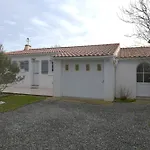 Maison Conviviale Pour 8 Avec Jardin à Hébergement de vacances